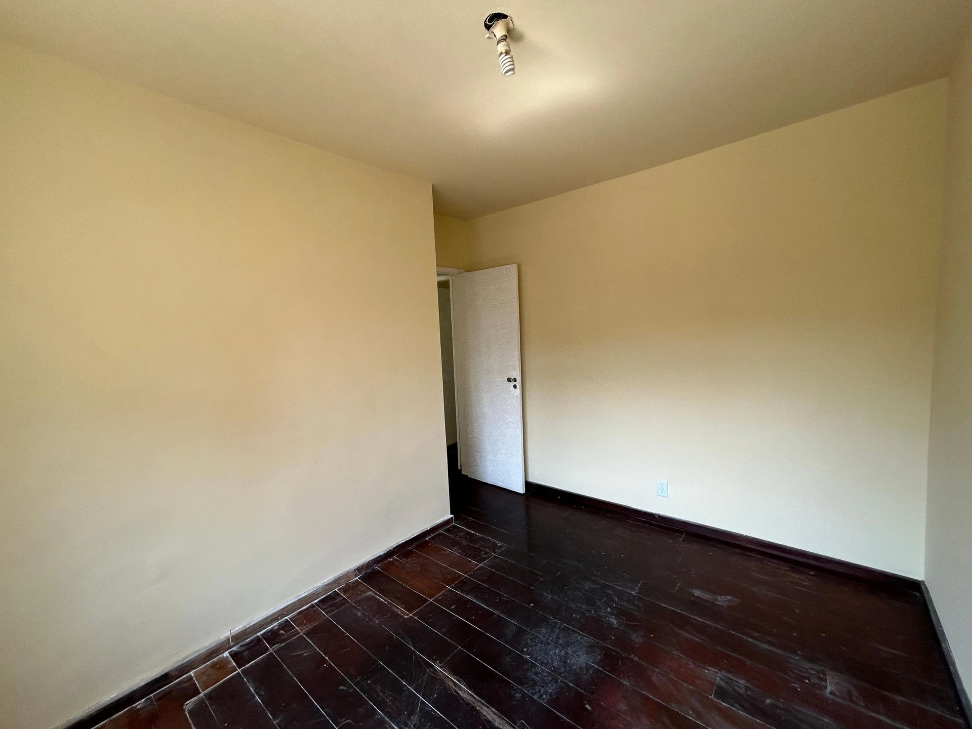 Деревянный пол или ламинат и 2 спальни: квартира 80 м² — photo 26