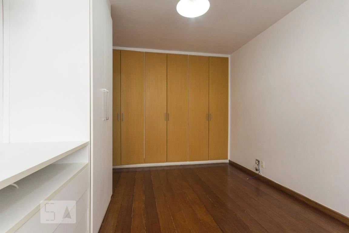 195 m² rental apartment with 3 bedrooms and 2 parking spaces — photo 25