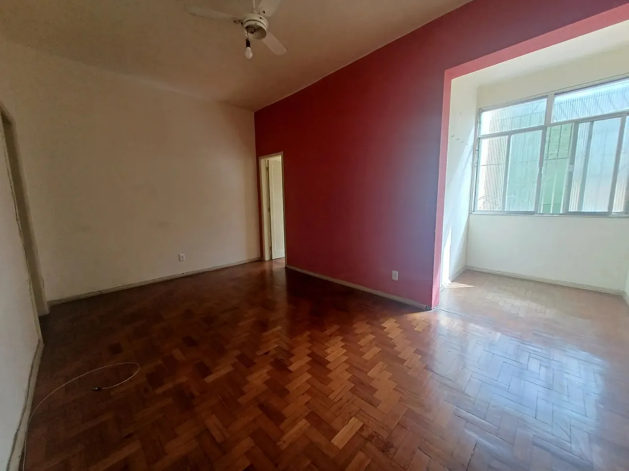 2-bedroom unfurnished apartment with wood floors