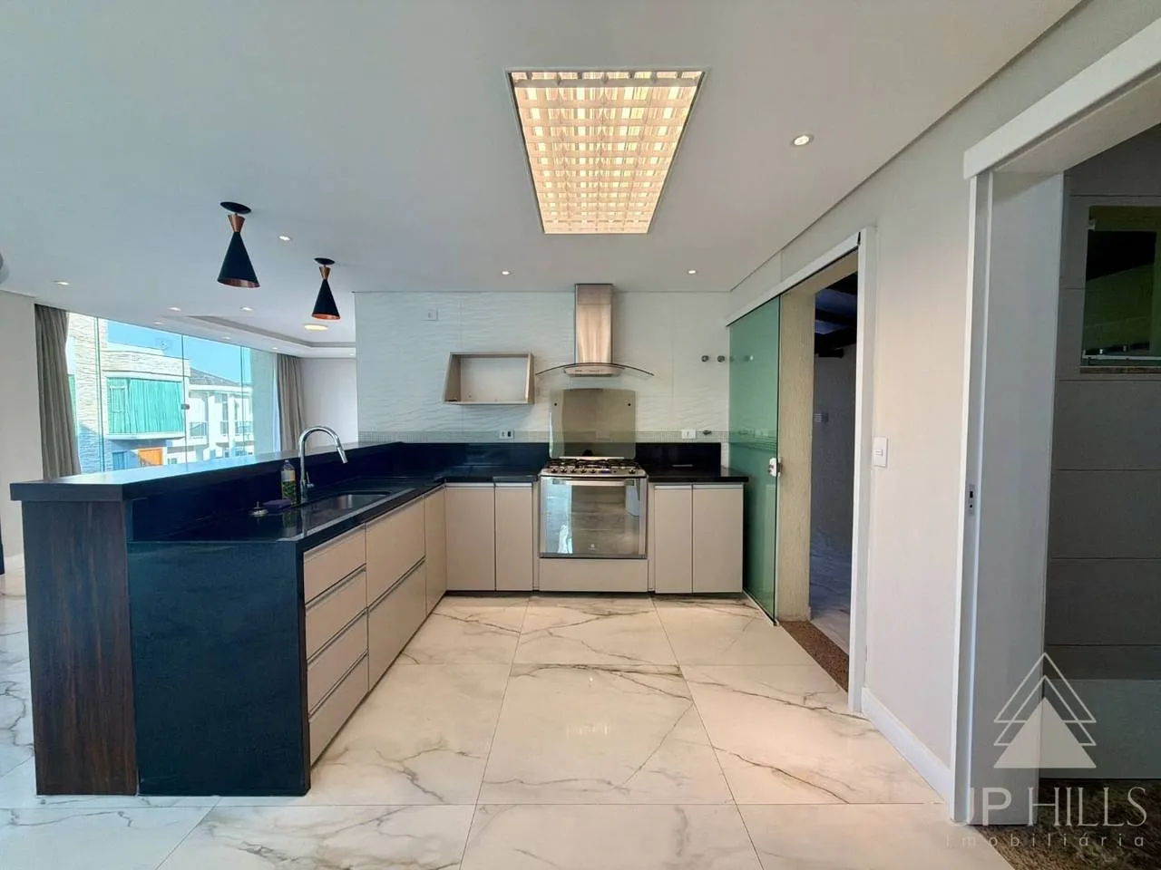 Casa com 3 suítes e cozinha aberta com fogão a gás — photo 11