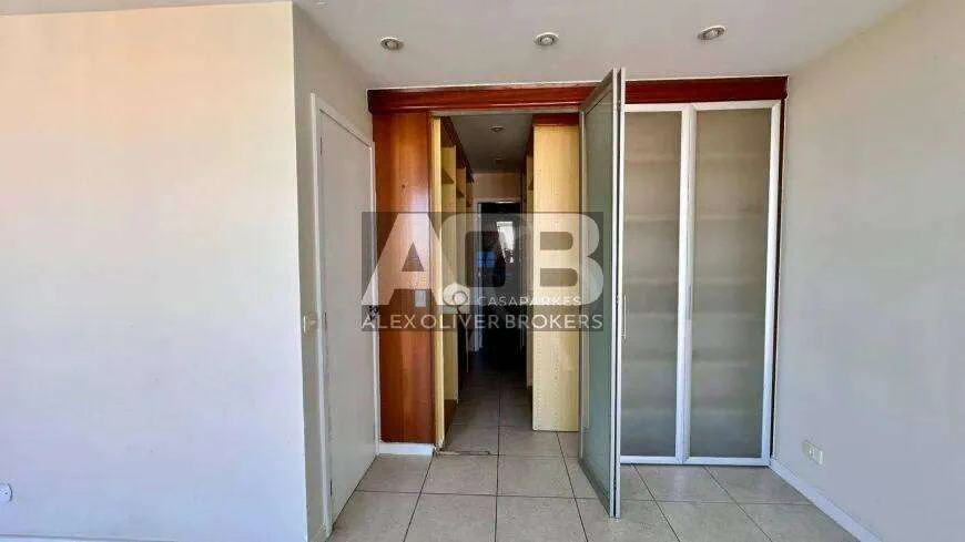 200 m² apartment with 3 en-suite bedrooms and 5 baths — photo 29