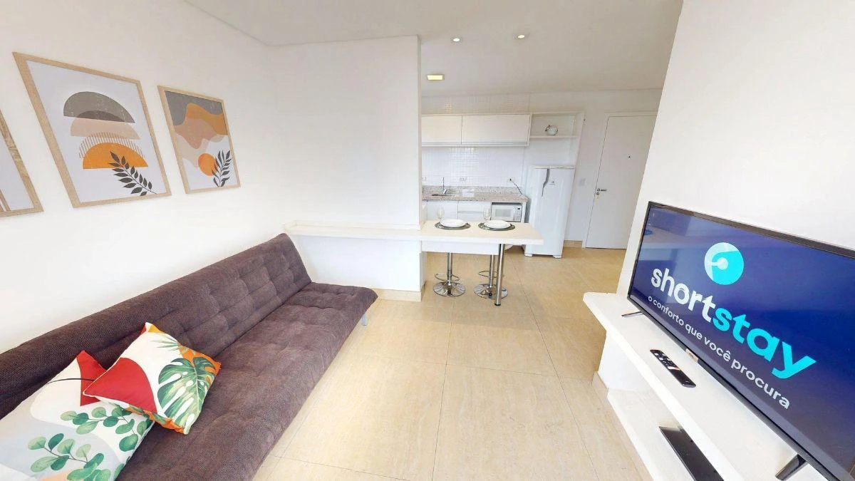 One-bedroom apartment with floor-to-ceiling windows — photo 3