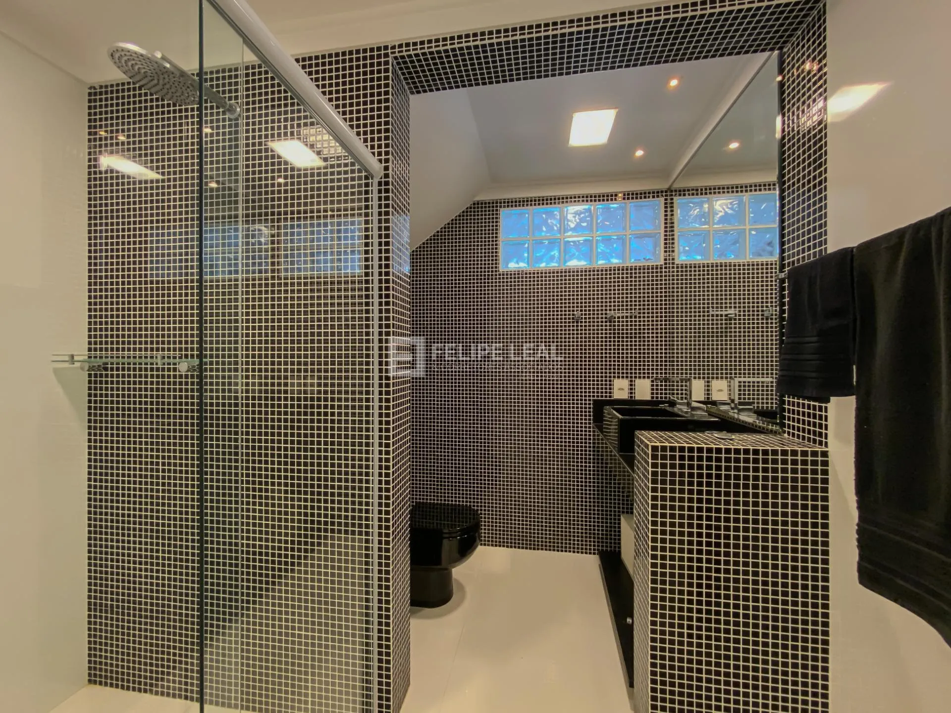 Casa em condomínio com 9 dormitórios e 8 suítes — photo 17