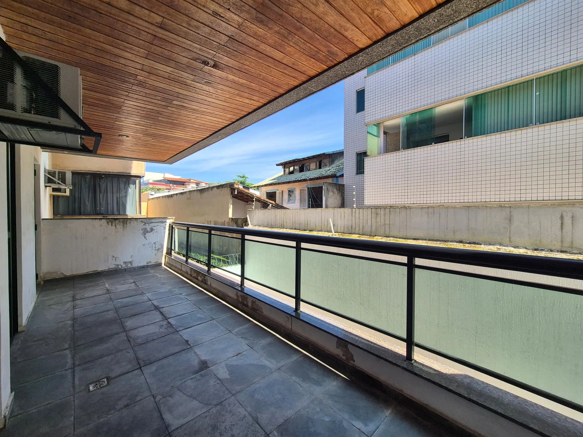 Glass-enclosed balcony in a 2-bedroom apartment, 84 m² — photo 10