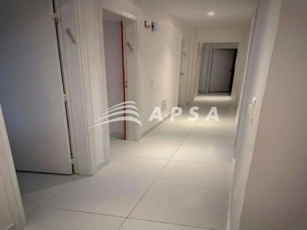 Furnished 4-bedroom apartment, 300 m² and 4 parking spots — photo 16