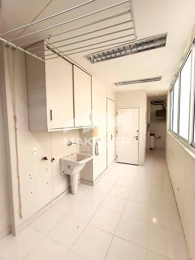 Apartment with 4 bedrooms and 4 bathrooms — photo 44