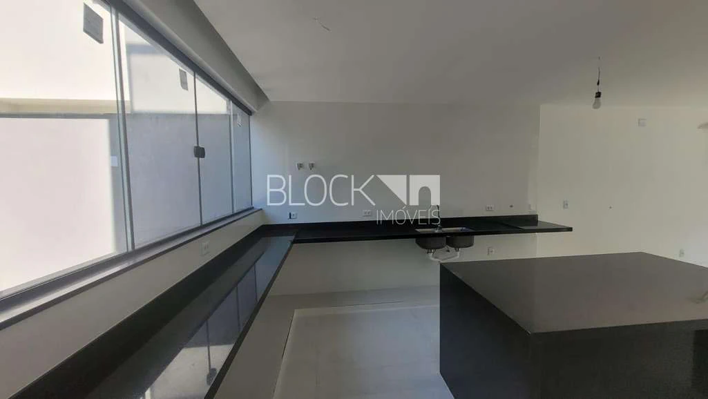 Casa com 6 suítes e cozinha americana aberta com fogão a gás — photo 21