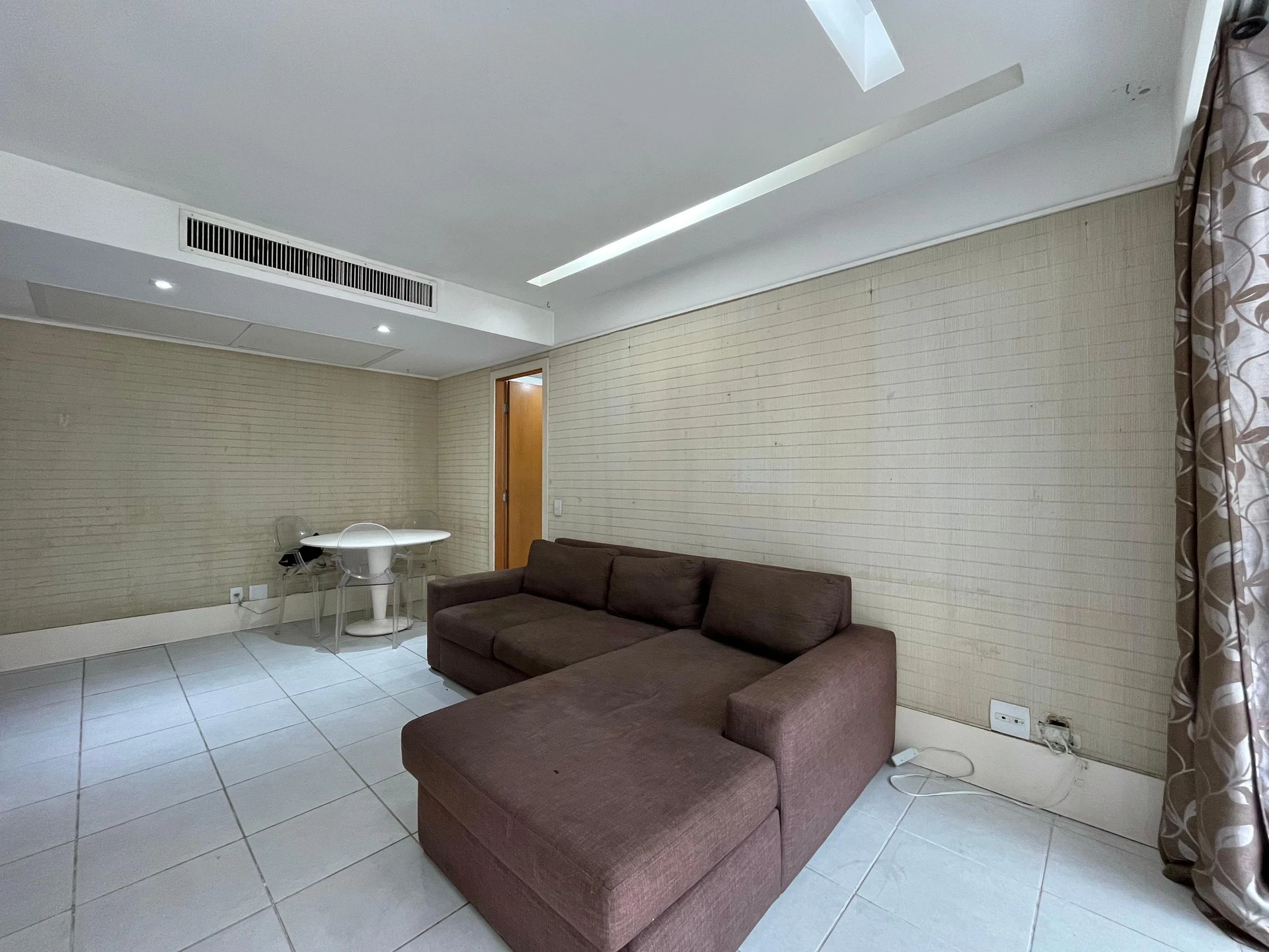 One-bedroom apartment with a washing machine — photo 12