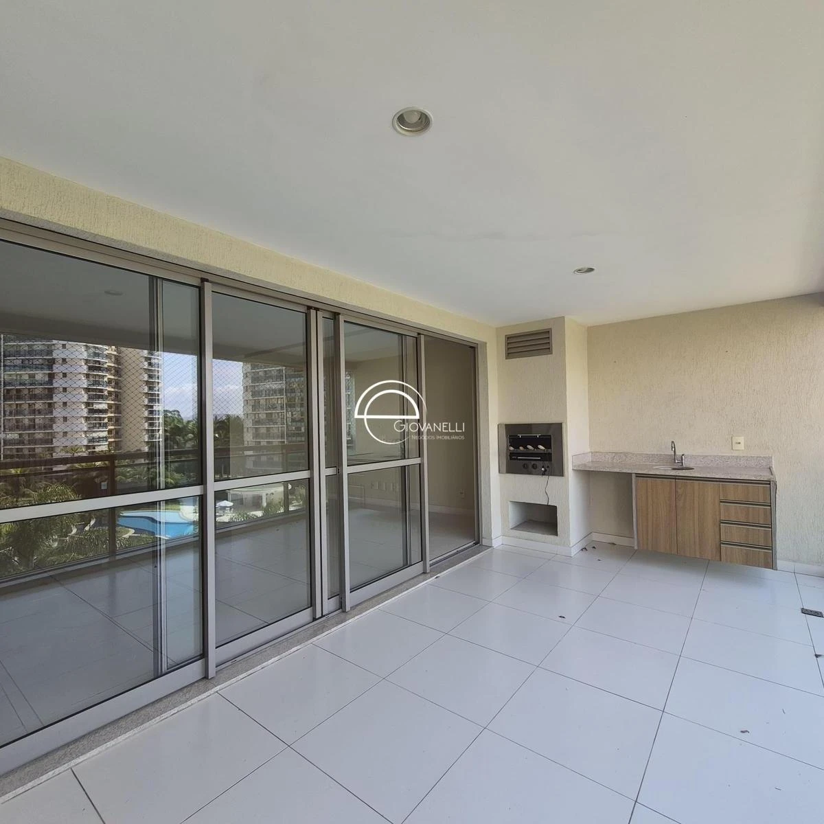 4-bedroom apartment with floor-to-ceiling windows — photo 10