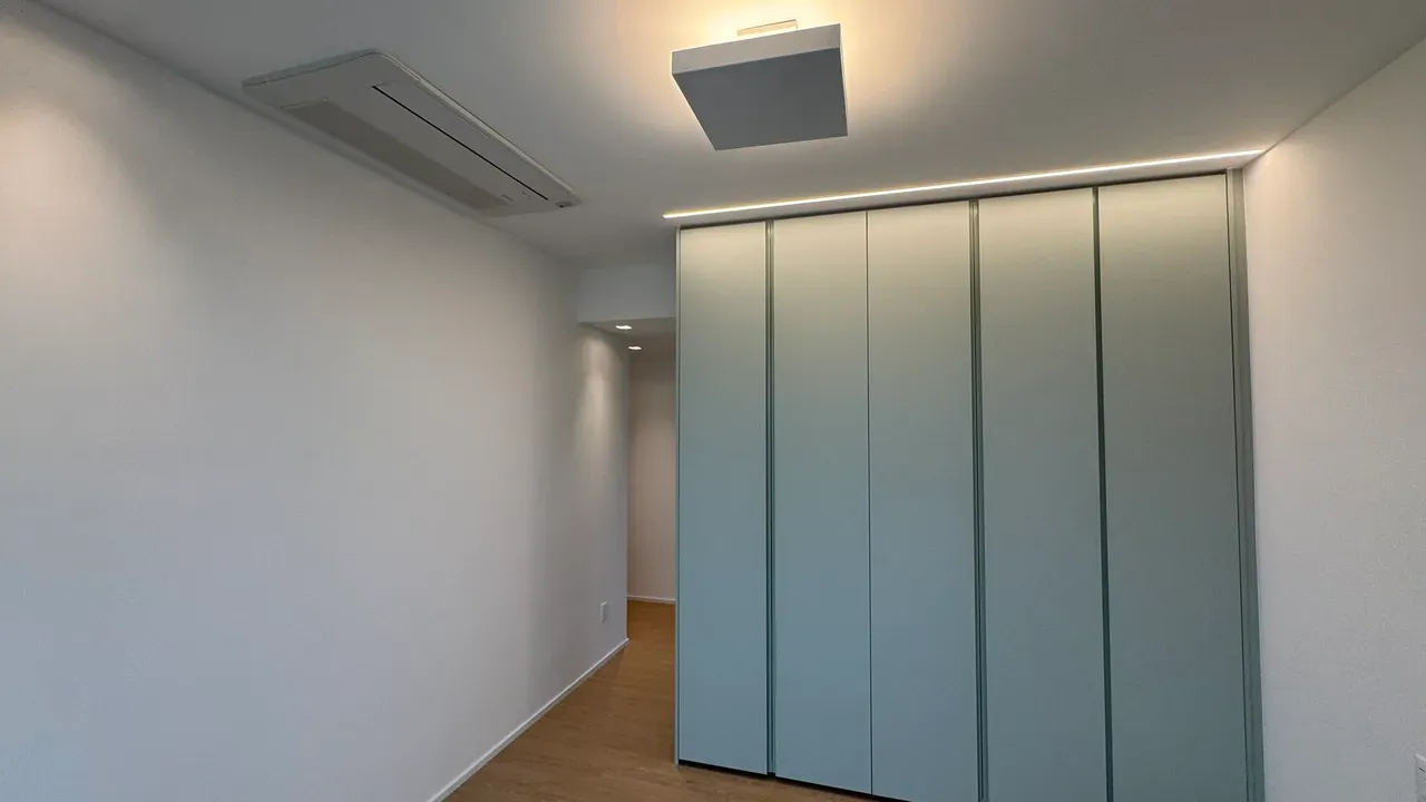 Apartment with 4 bedrooms, 5 bathrooms and enclosed balcony — photo 37