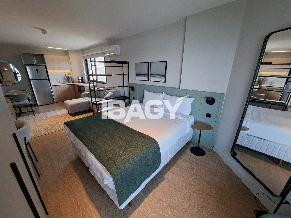 Studio with a glassed-in balcony and open-plan kitchen — photo 164