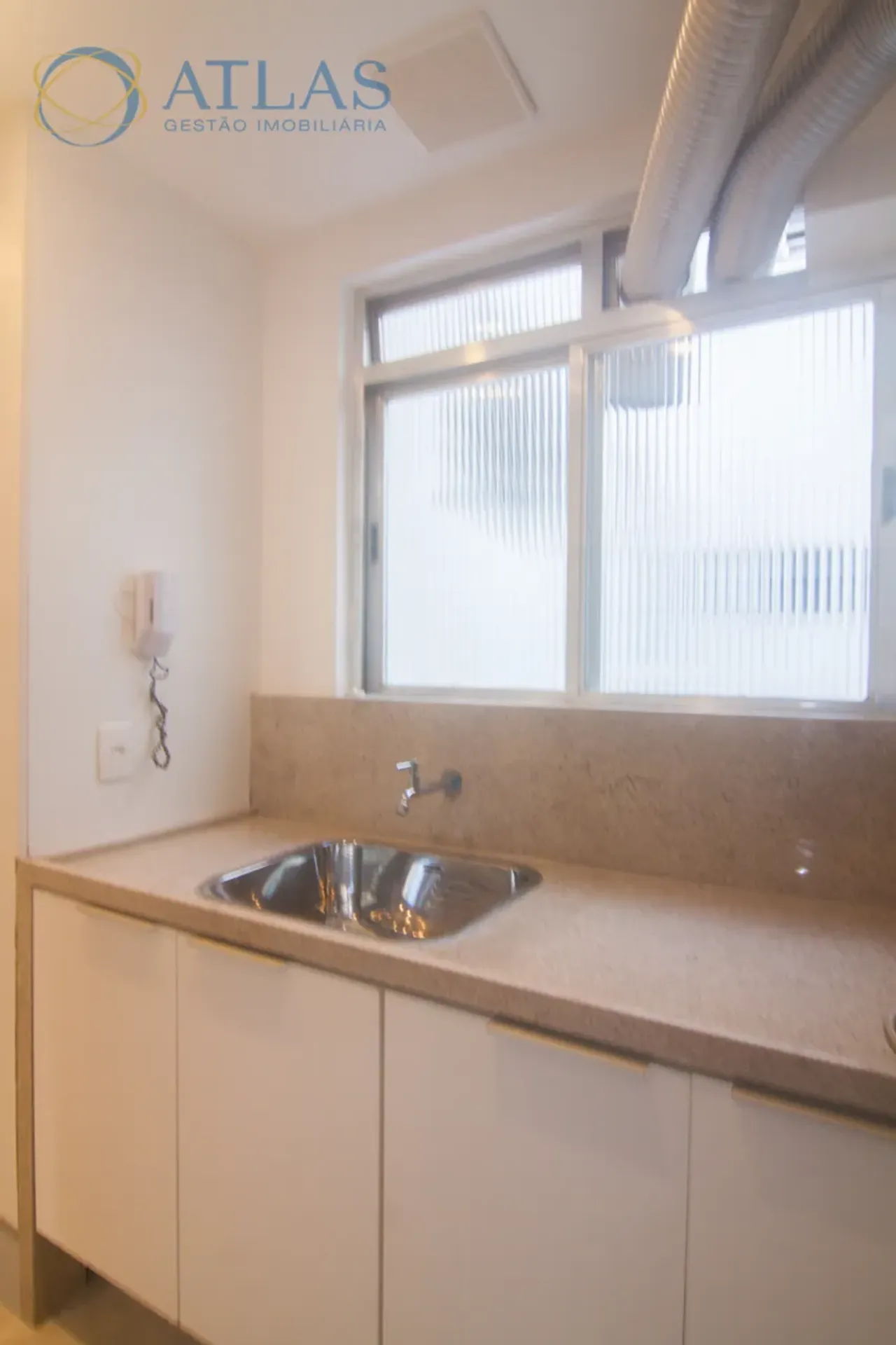 Apartamento, 90 m², com janelas do piso ao teto — photo 38