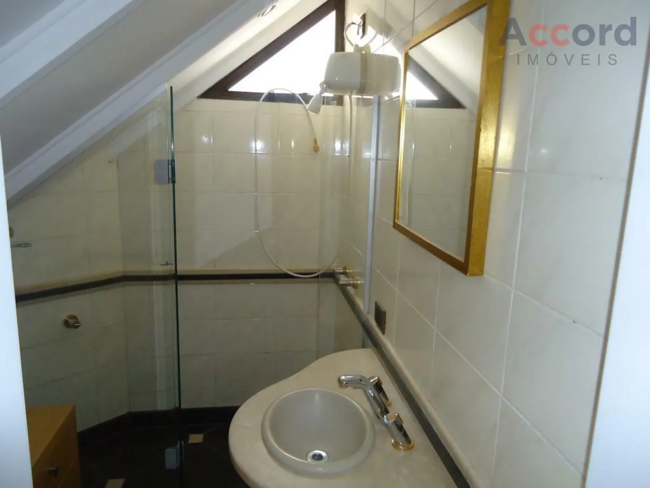 Top-floor apartment with 2 bedrooms and 4 bathrooms, 224 m² — photo 10