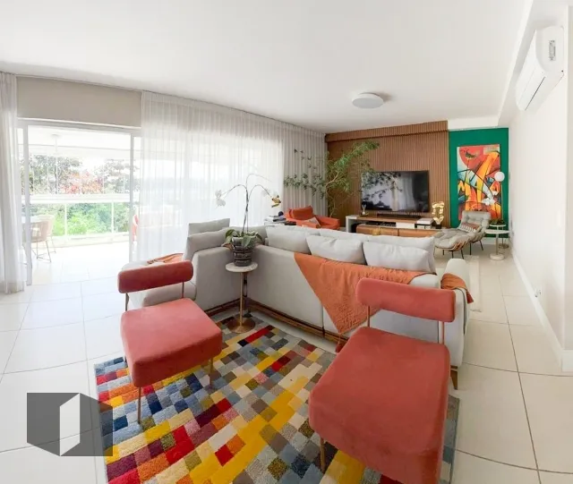 Unfurnished apartment with 4 bedrooms and open-plan kitchen — photo 2