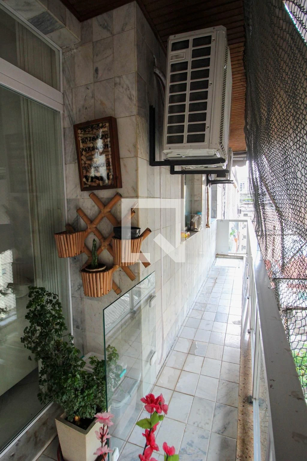 3-bedroom unfurnished apartment with laundry area — photo 25