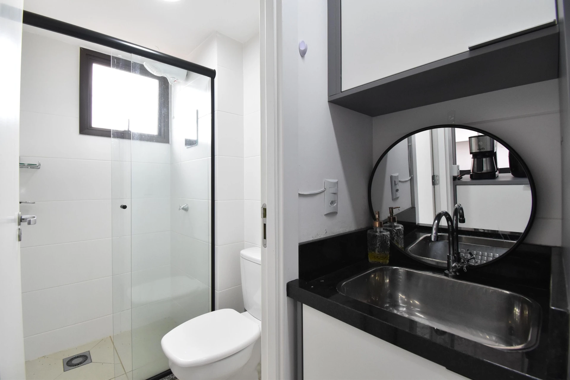 One-bedroom apartment in a building with a gym — photo 20