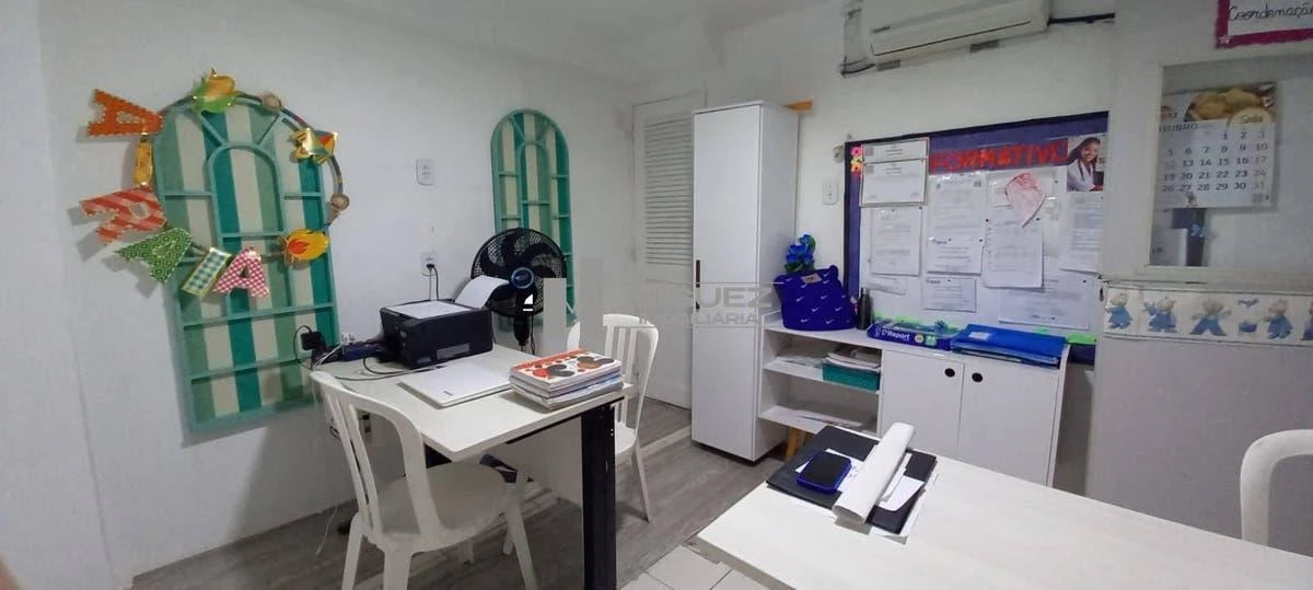 One-bedroom apartment in a building with a gym — photo 46