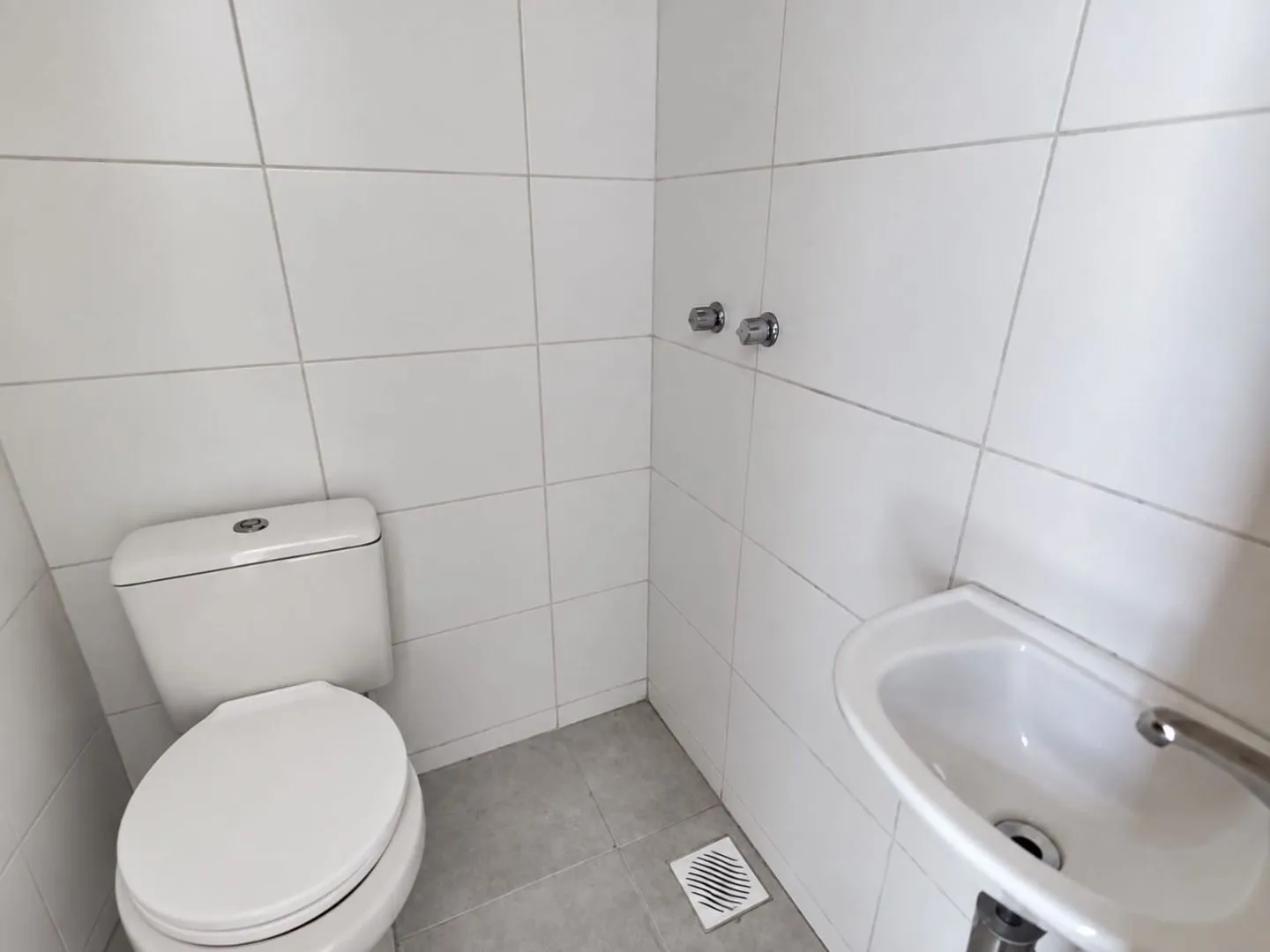 2-bedroom apartment in a building with a sauna — photo 25