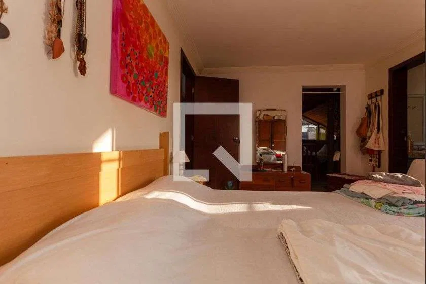 House with 5 bedrooms and a private garden — photo 24