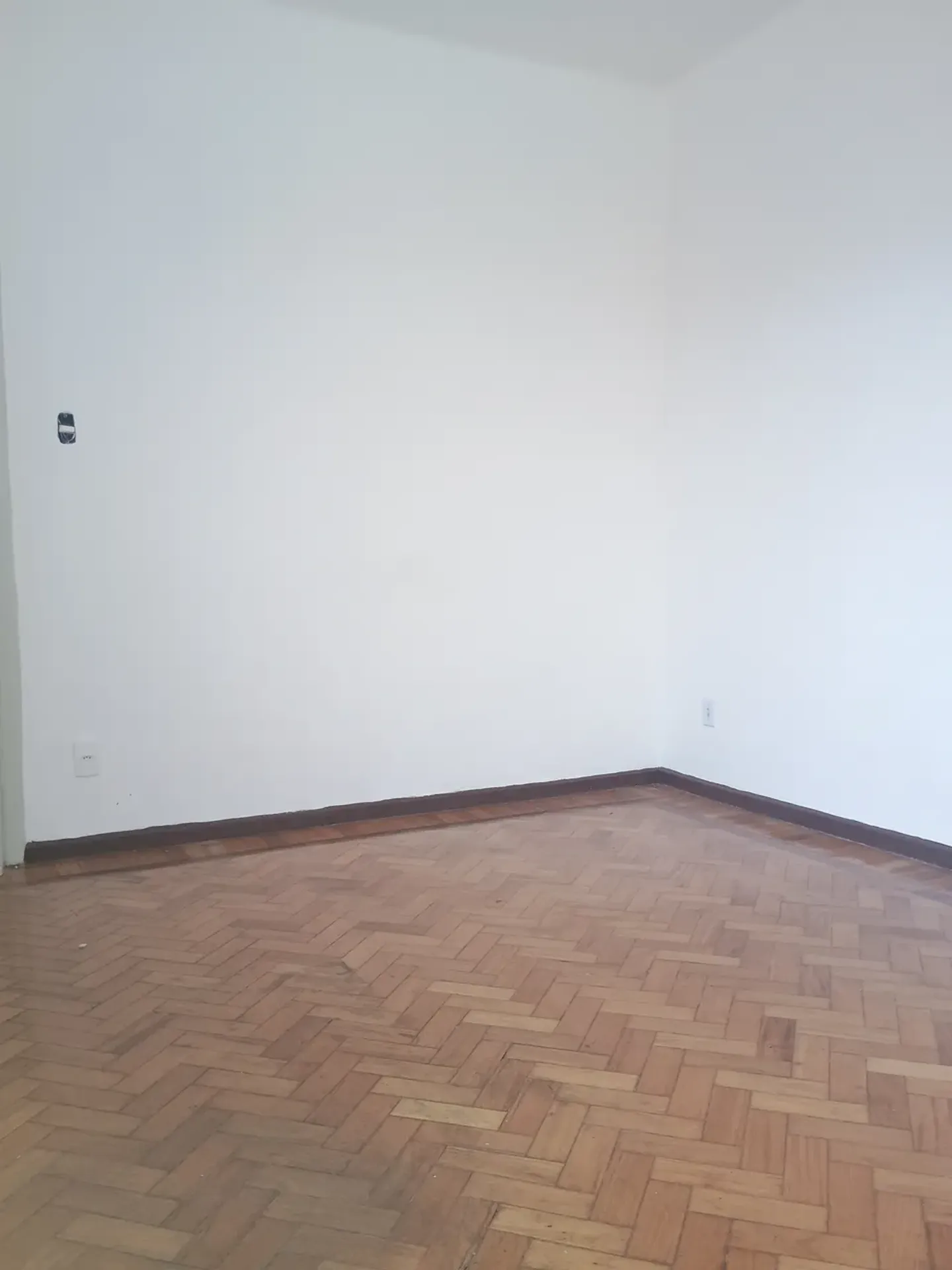 Apartment on the 3rd floor with wood or laminate floors — photo 17