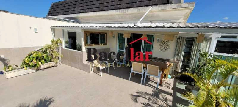 Furnished 203 m² apartment with enclosed balcony — photo 8