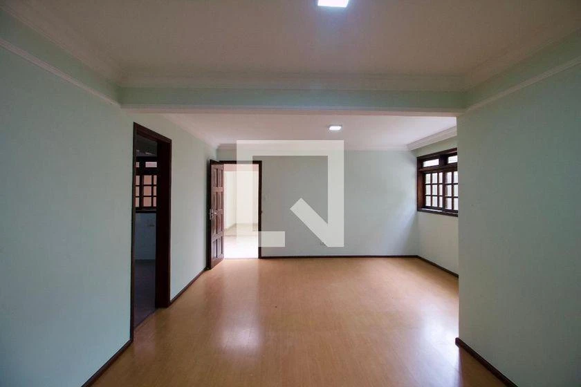 4-bedroom house with wood or laminate floors in Curitiba — photo 7