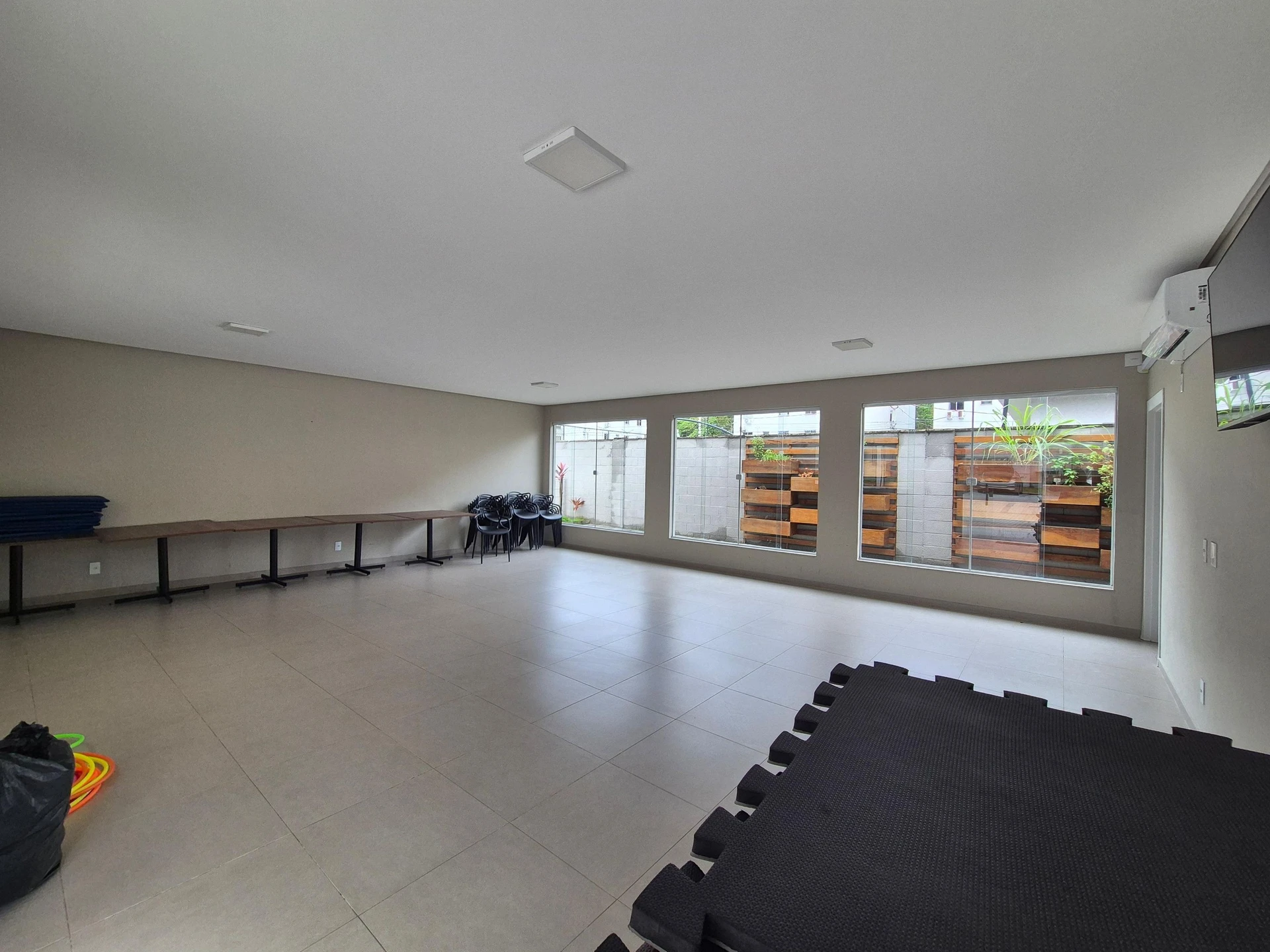 2-bedroom apartment with 1 en-suite and open-air pool — photo 28