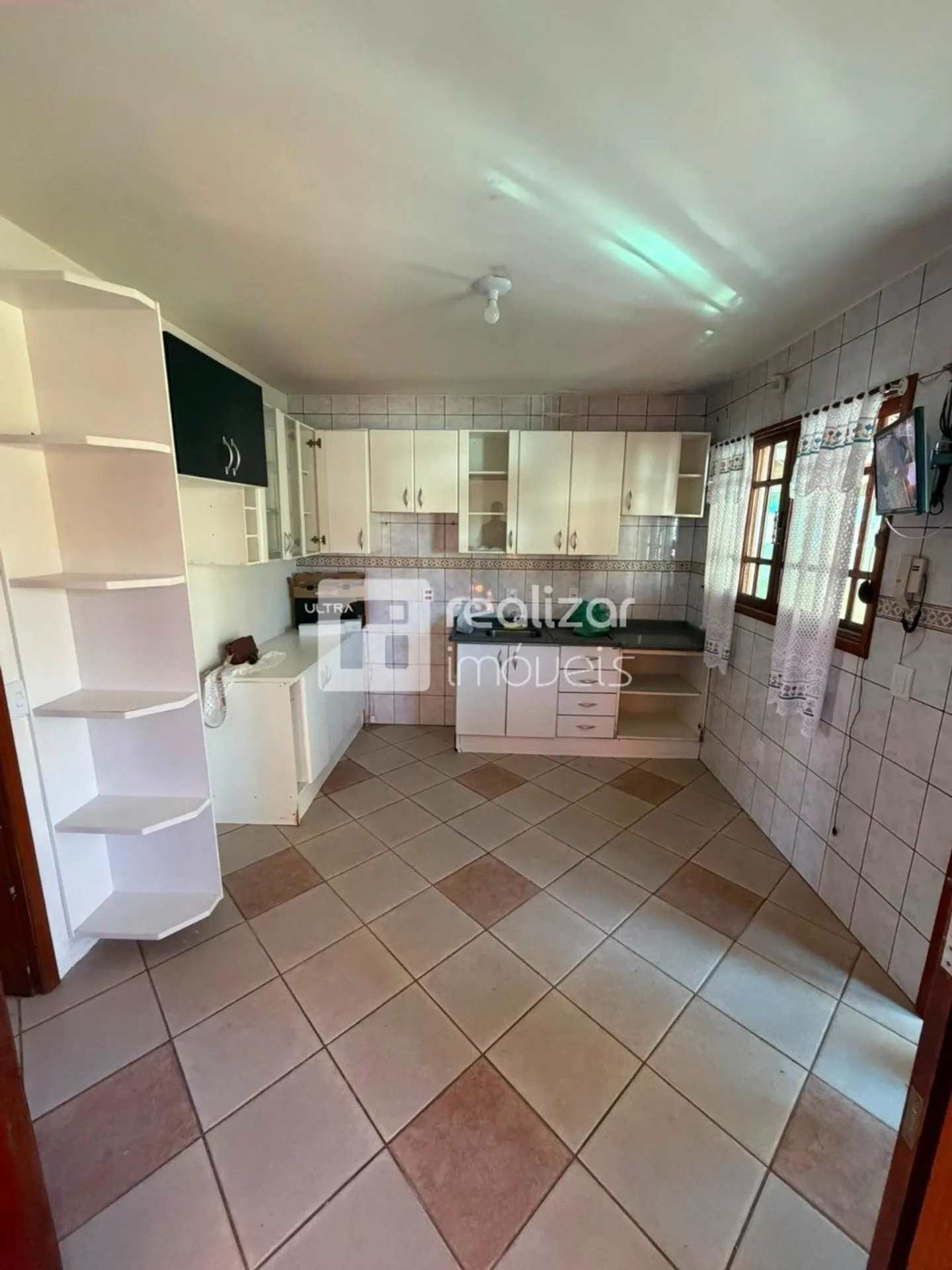House with 5 bedrooms and a private garden — photo 2