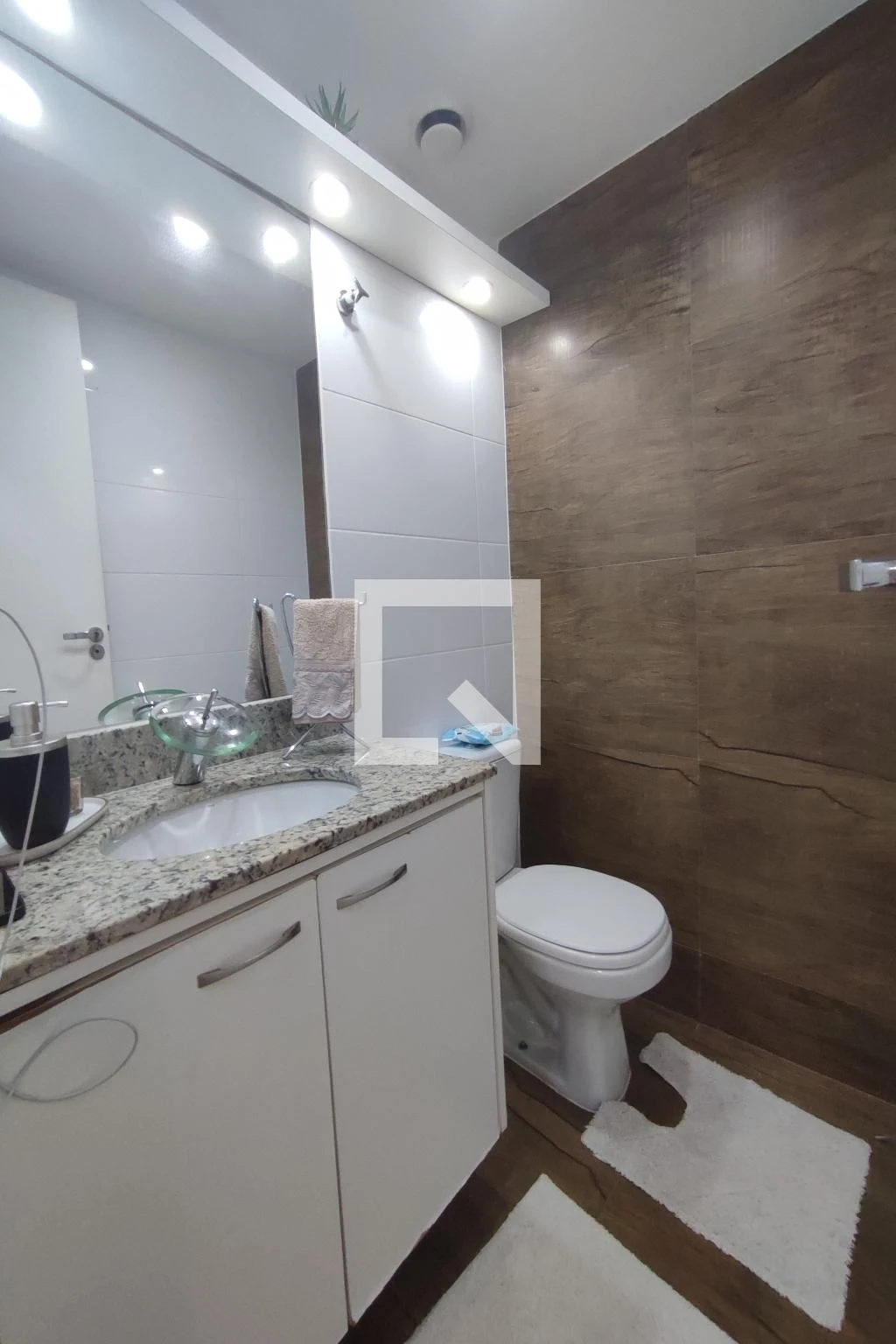Apartamento de 89 m² com janelas do piso ao teto e closet — photo 7