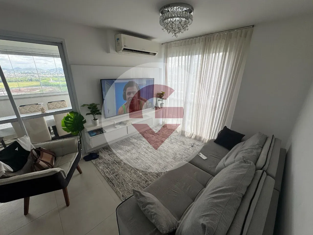 Furnished apartment, 102 m², with a glass-enclosed balcony — photo 4