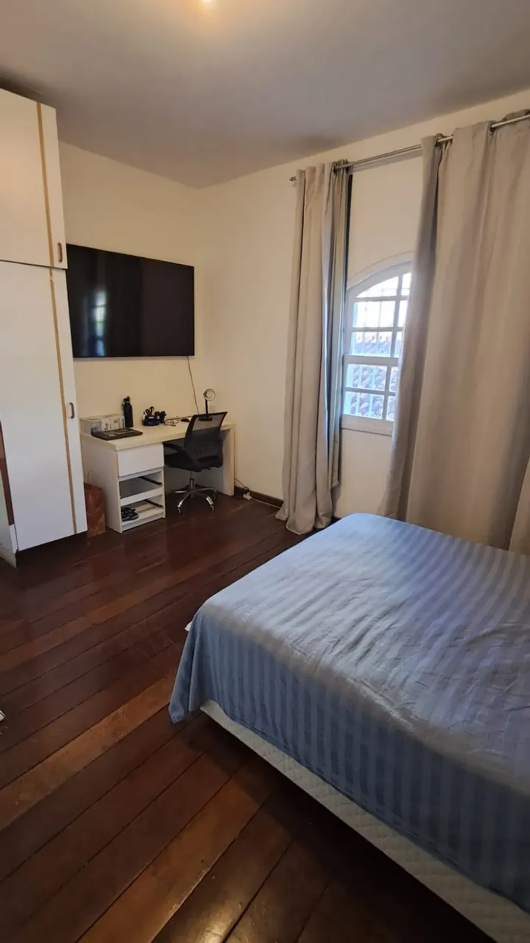 4-bedroom house with a home office — photo 3