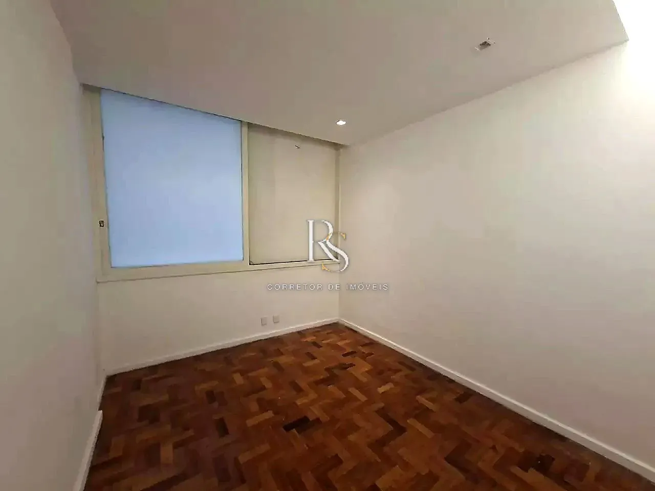Apartment on the 1st floor with floor-to-ceiling windows — photo 4