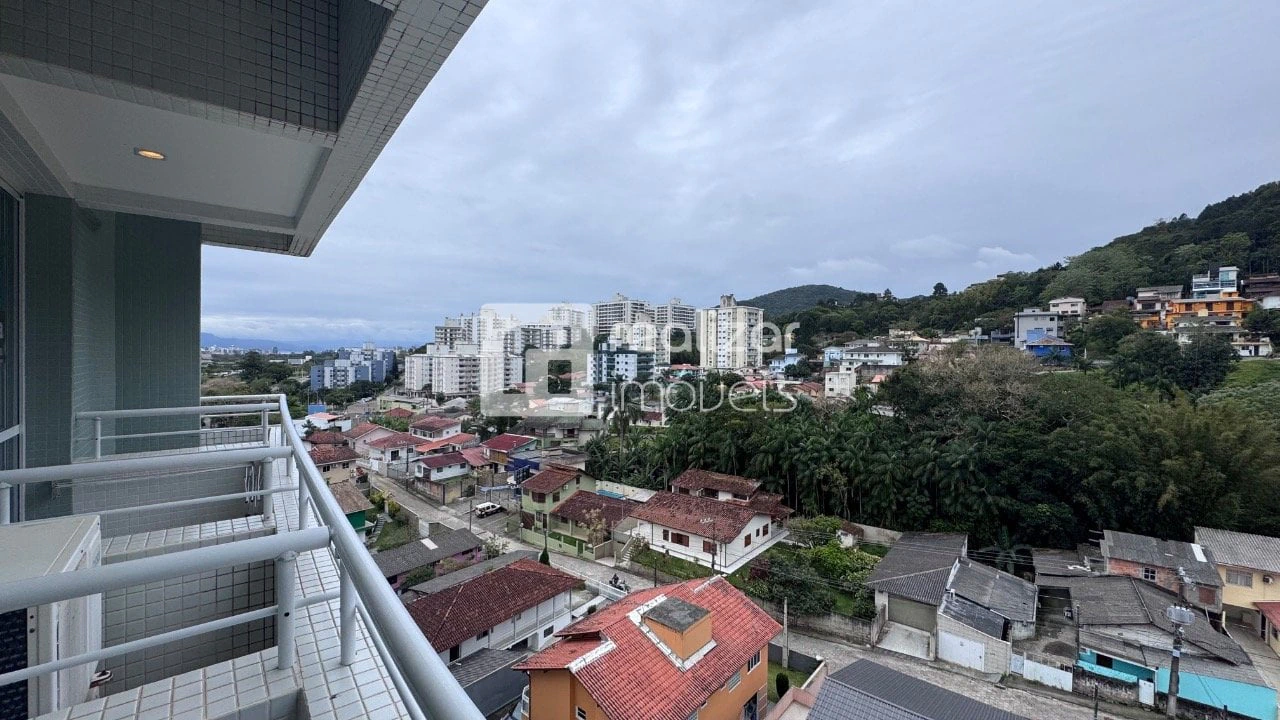 One-bedroom apartment with a mountain view — photo 3