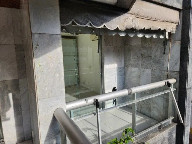 2-bedroom apartment with 2 bathrooms and glass balcony — photo 16