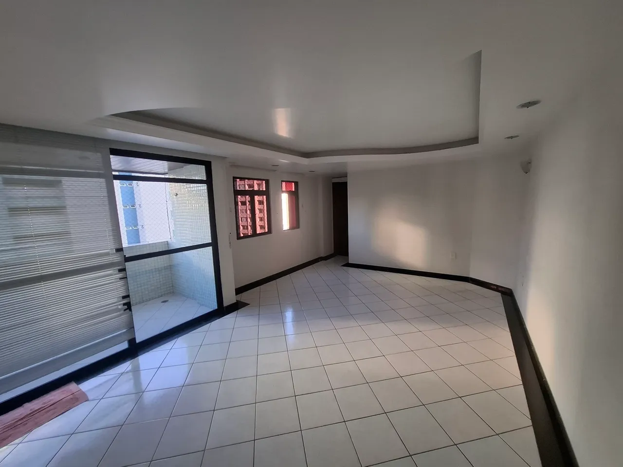 Квартира с 3 спальнями и балконом, 131 м²