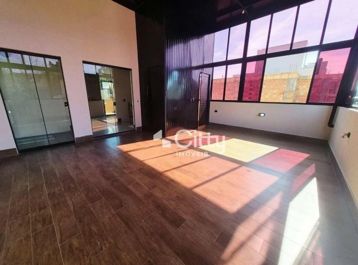 128 m² house with 3 en-suite bedrooms and pool