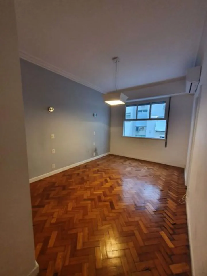 Walk-in closet in a 3-bedroom apartment, 148 m² — photo 10