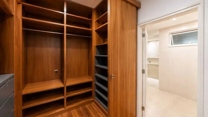 260 m² unfurnished apartment with balcony and 3 bedrooms — photo 22