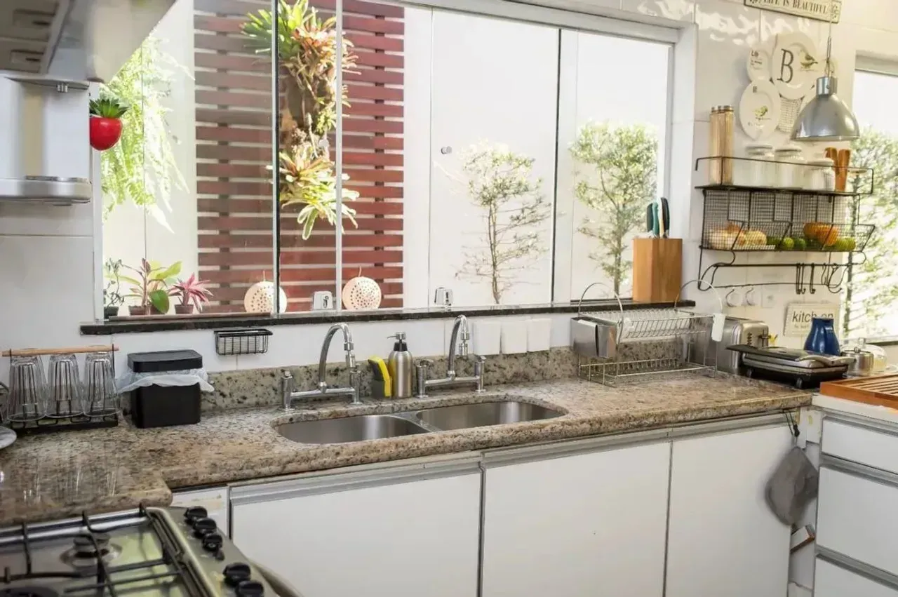 Furnished 3-bedroom house with a workspace corner 360 m² — photo 15