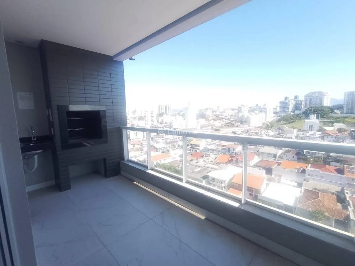 Balcony with a grill in a 2-bedroom apartment, 76 m²