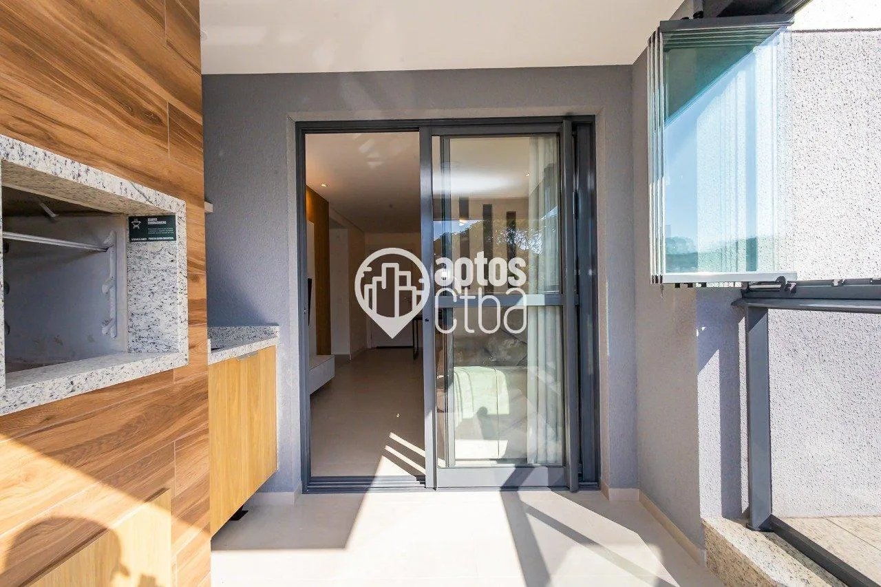 Glass-enclosed balcony in a 2-bedroom apartment, 81 m² — photo 24