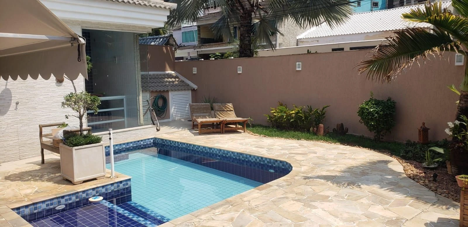 House, 350 m², with a glass-enclosed balcony — photo 15