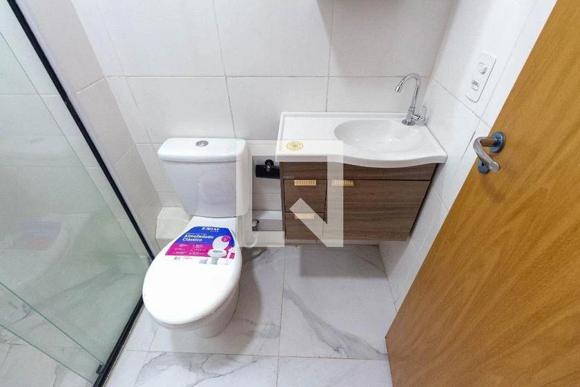 2-bedroom apartment in a building with a gym — photo 8