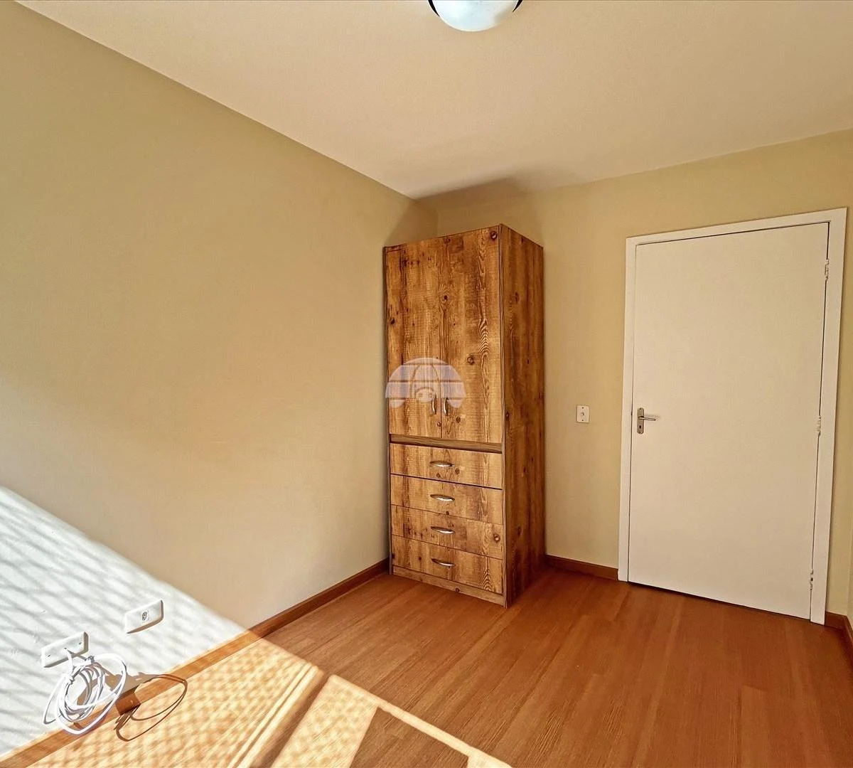 2-bedroom apartment with wood or laminate floors in Curitiba — photo 5