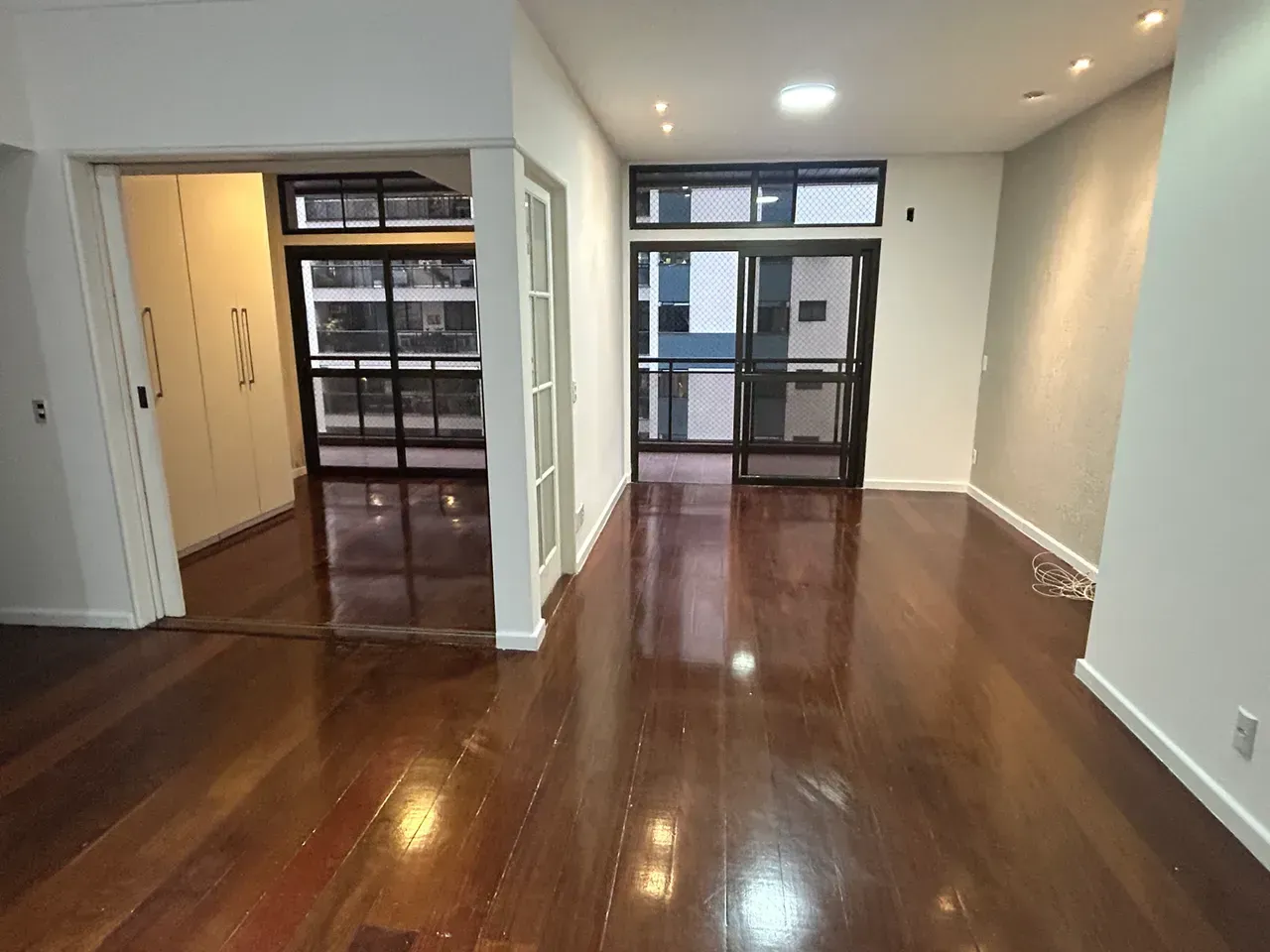 3-bedroom apartment with a glassed-in balcony and 130 m² — photo 18