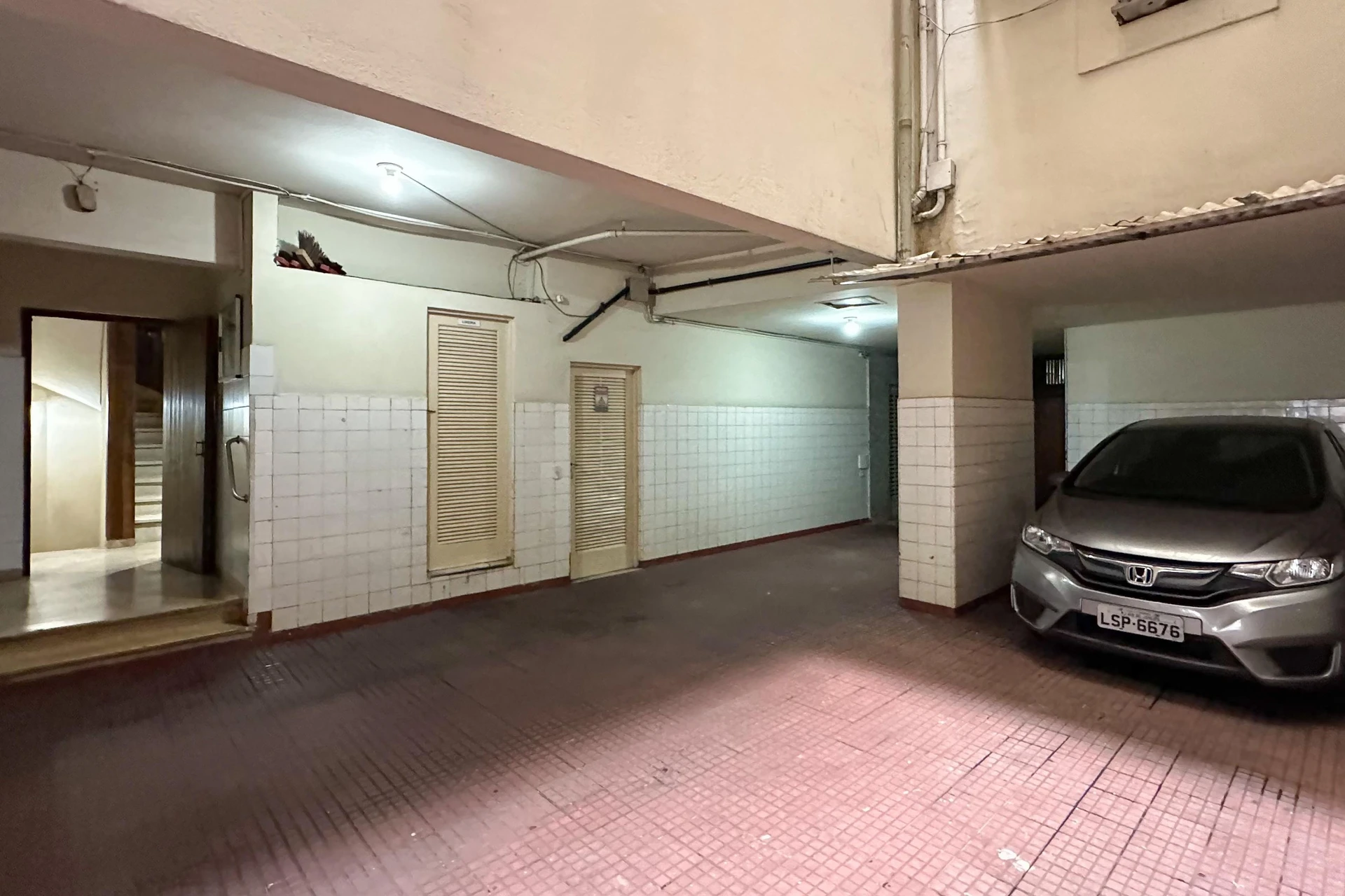 Unfurnished apartment with 3 bedrooms and 4 bathrooms — photo 12