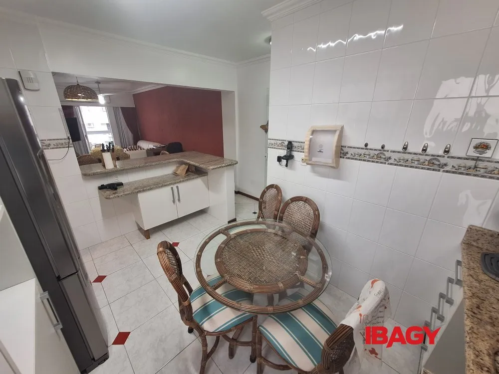 Furnished apartment with 3 bedrooms and 3 bathrooms — photo 20