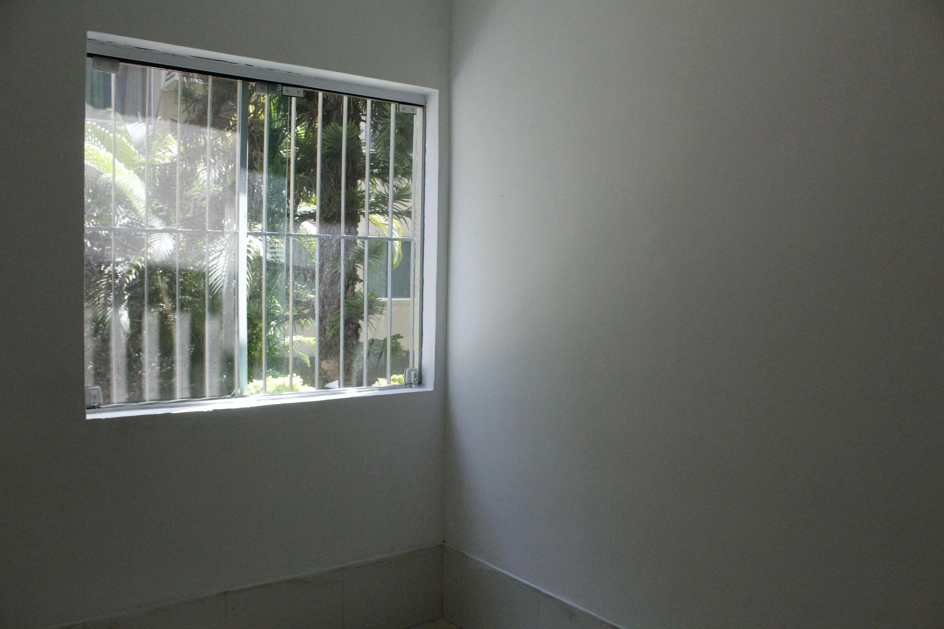 Unfurnished 2-bedroom apartment with a balcony — photo 28