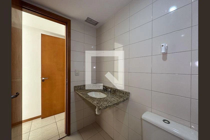 3-bedroom apartment in a building with a gym — photo 47
