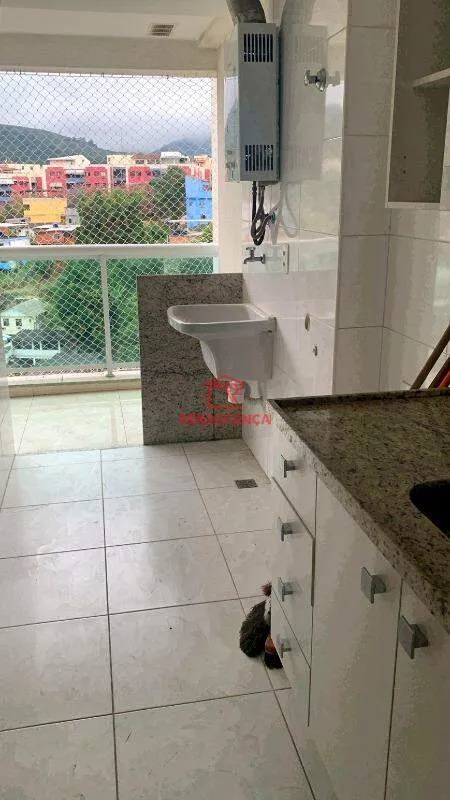 Unfurnished apartment with 3 bedrooms and open kitchen — photo 15